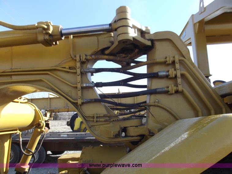 image for item B6168 Caterpillar 613 elevating scraper