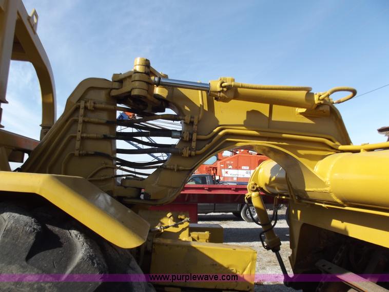 image for item B6168 Caterpillar 613 elevating scraper