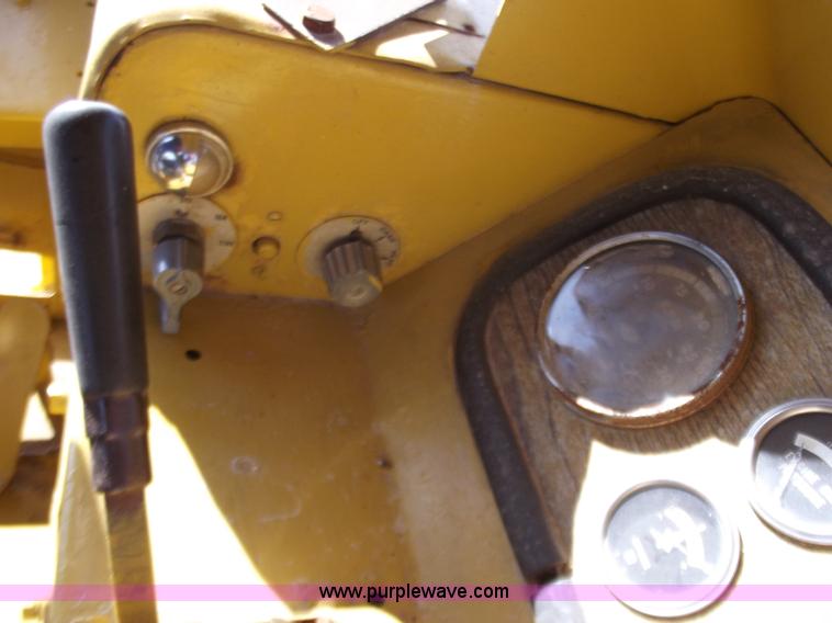 image for item B6168 Caterpillar 613 elevating scraper