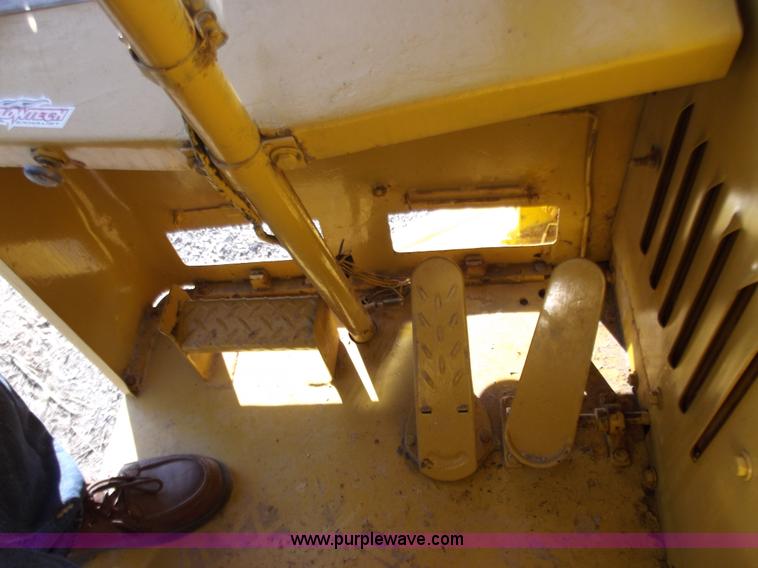 image for item B6168 Caterpillar 613 elevating scraper
