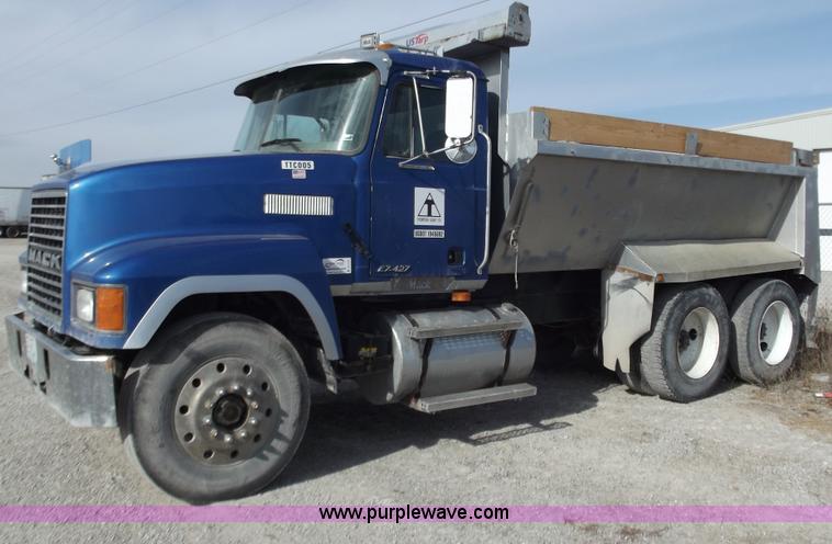 image for item B6175 1997 Mack CH613 dump truck