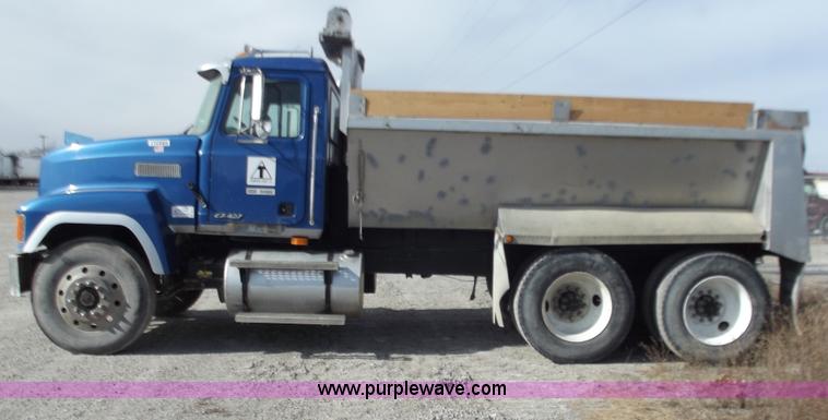 image for item B6175 1997 Mack CH613 dump truck