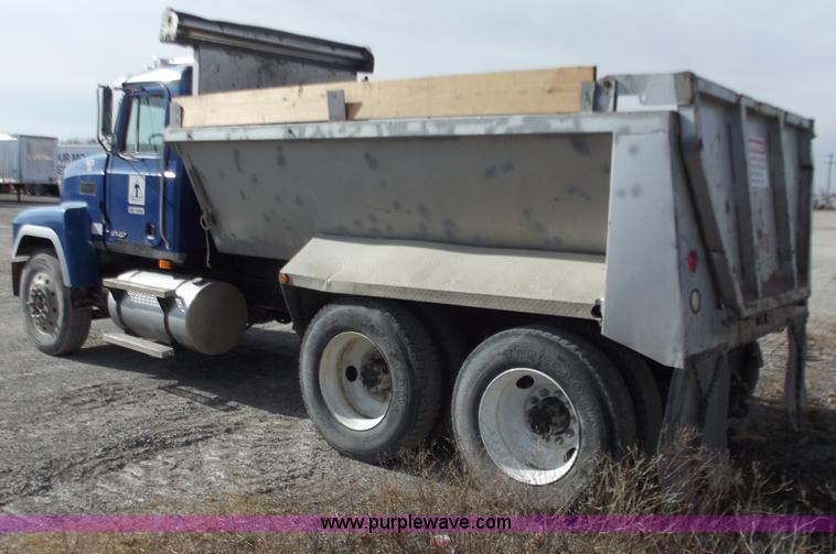 image for item B6175 1997 Mack CH613 dump truck