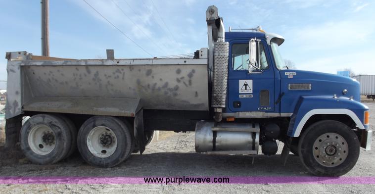 image for item B6175 1997 Mack CH613 dump truck