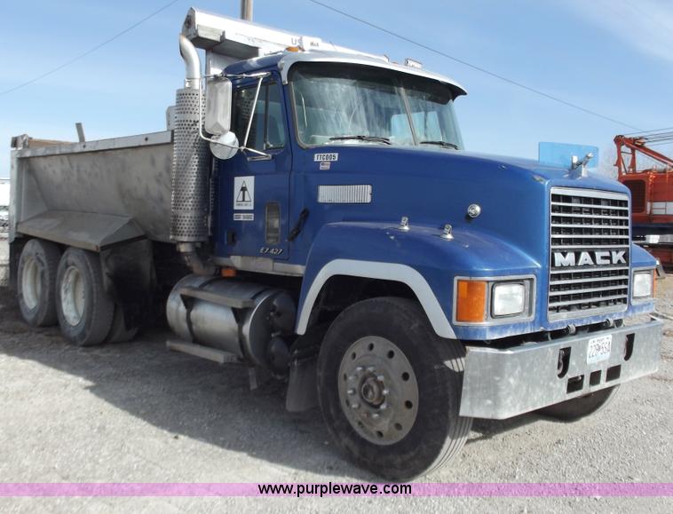 image for item B6175 1997 Mack CH613 dump truck