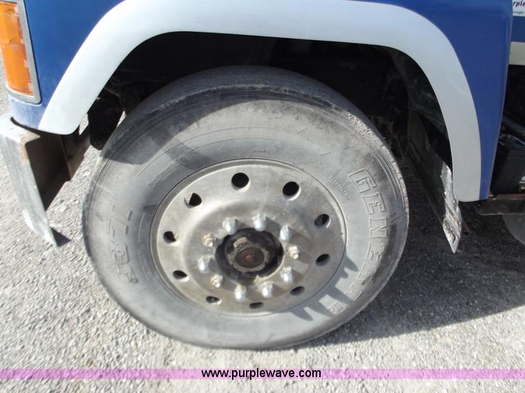 image for item B6175 1997 Mack CH613 dump truck