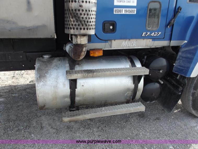 image for item B6175 1997 Mack CH613 dump truck