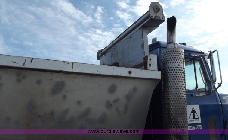 image for item B6175 1997 Mack CH613 dump truck