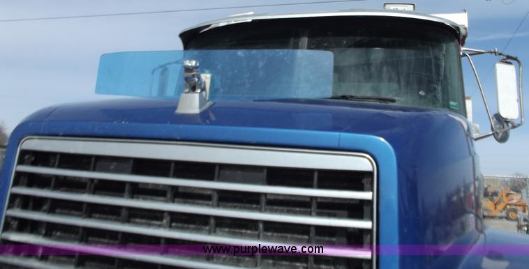 image for item B6175 1997 Mack CH613 dump truck