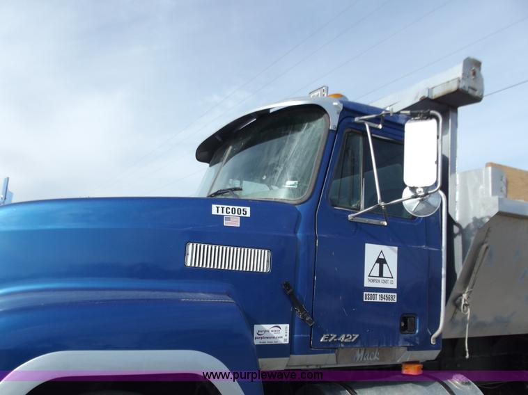 image for item B6175 1997 Mack CH613 dump truck