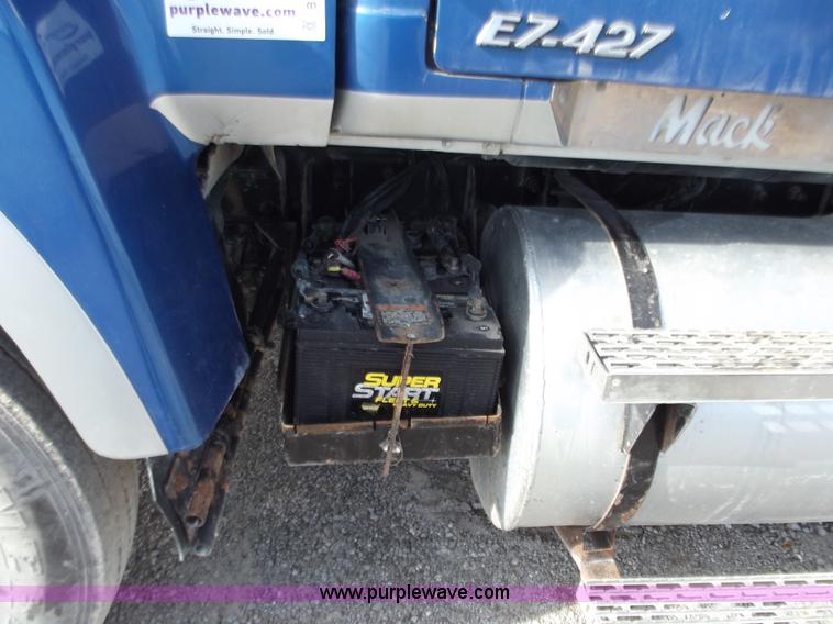 image for item B6175 1997 Mack CH613 dump truck