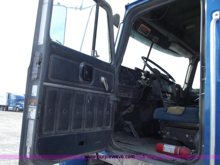 image for item B6175 1997 Mack CH613 dump truck
