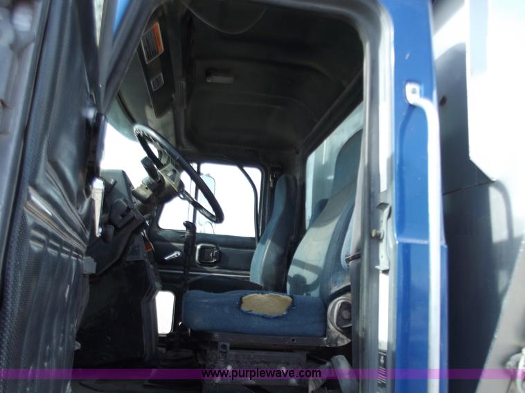 image for item B6175 1997 Mack CH613 dump truck