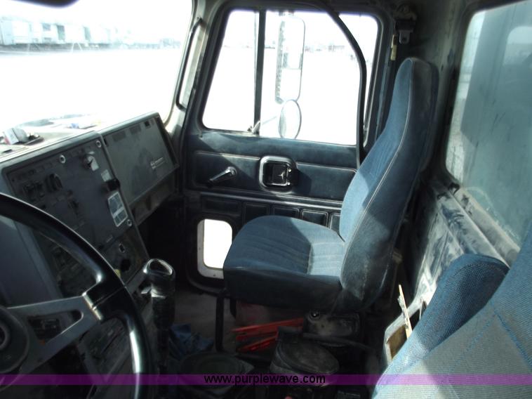 image for item B6175 1997 Mack CH613 dump truck