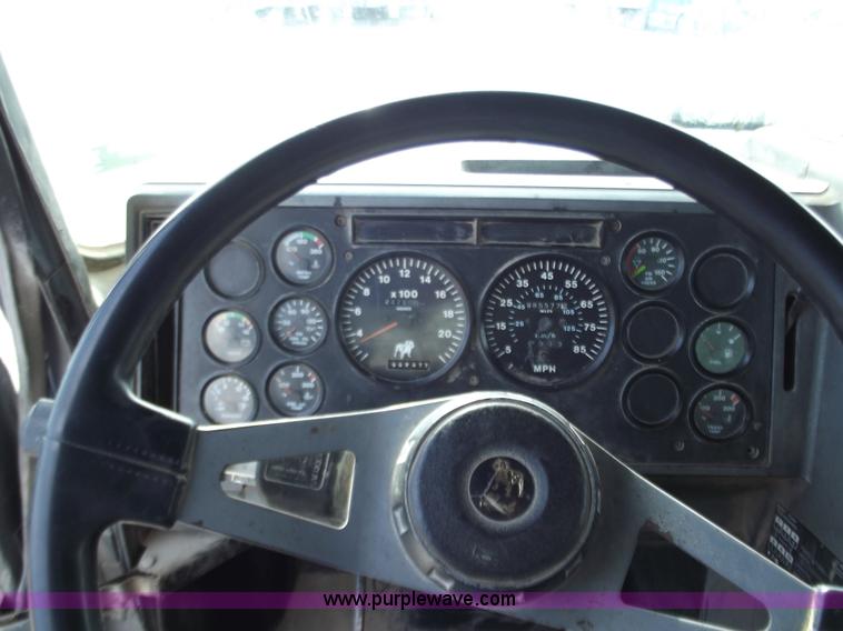 image for item B6175 1997 Mack CH613 dump truck