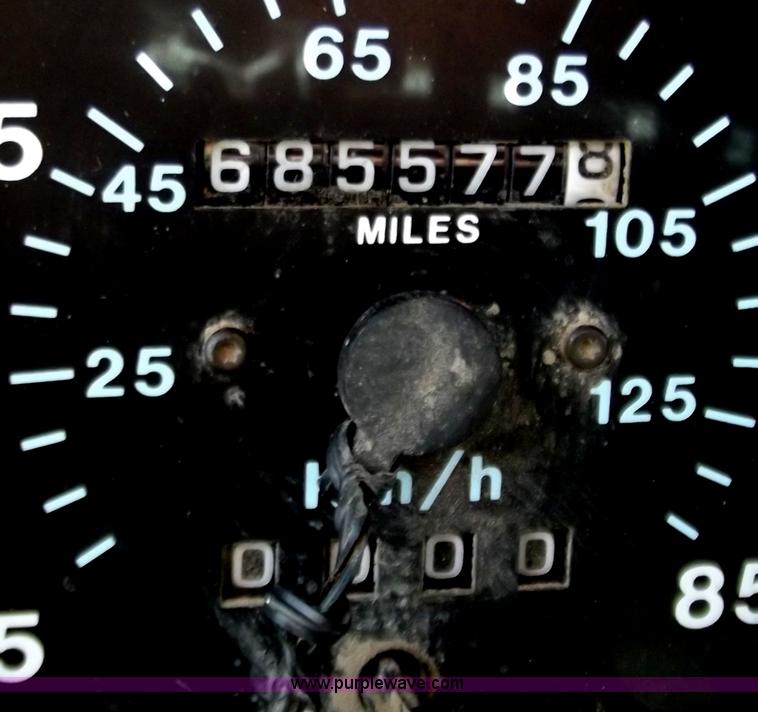 image for item B6175 1997 Mack CH613 dump truck