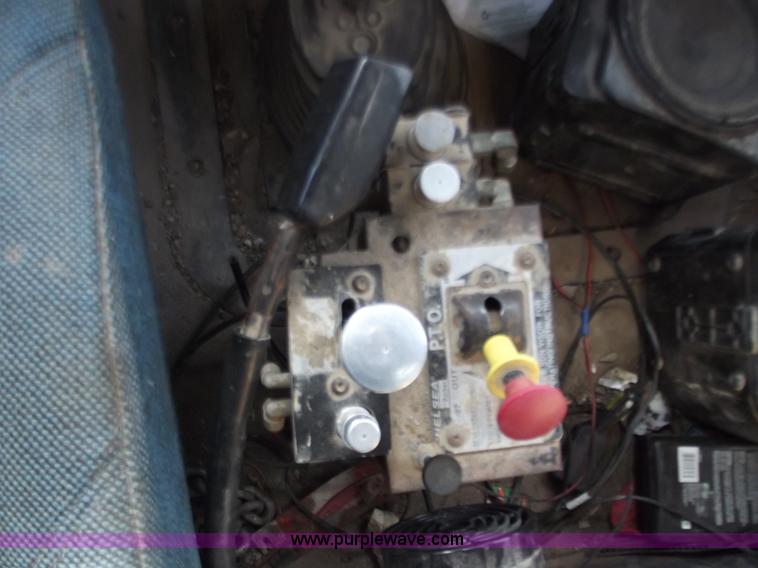 image for item B6175 1997 Mack CH613 dump truck