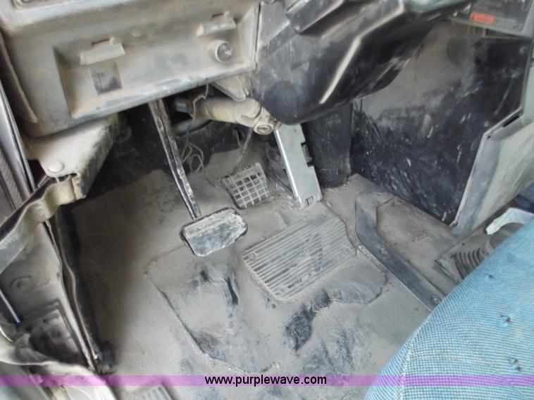 image for item B6175 1997 Mack CH613 dump truck