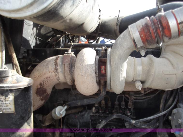 image for item B6175 1997 Mack CH613 dump truck