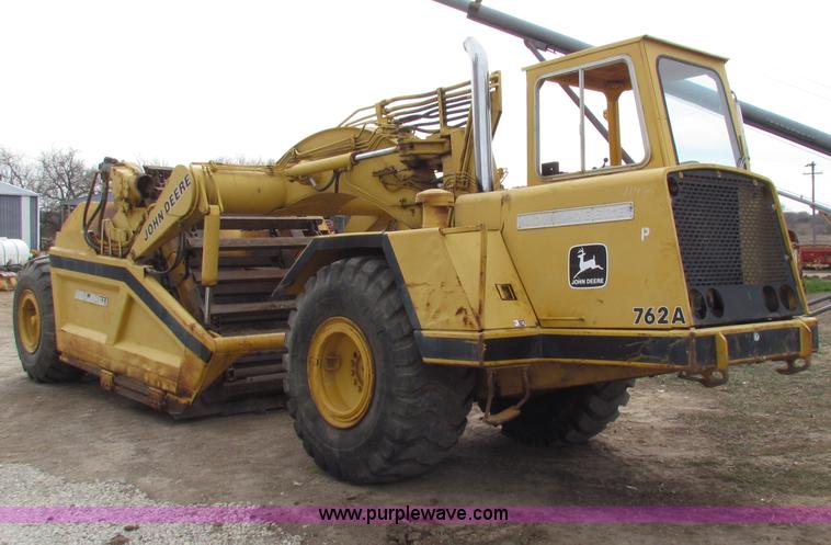 image for item B7064 John Deere 762 scraper