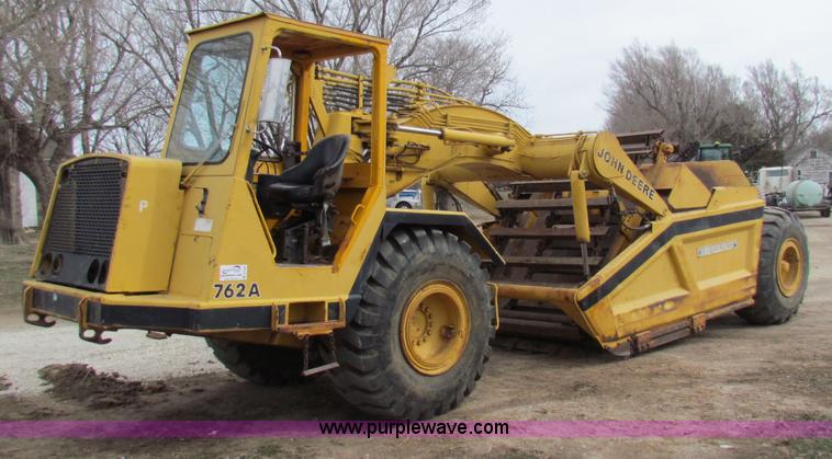image for item B7064 John Deere 762 scraper