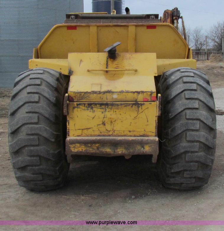 image for item B7064 John Deere 762 scraper