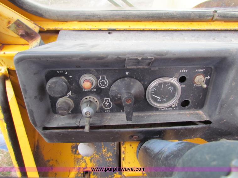 image for item B7064 John Deere 762 scraper