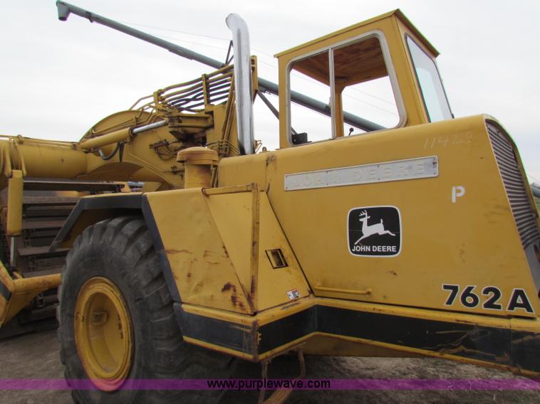 image for item B7064 John Deere 762 scraper
