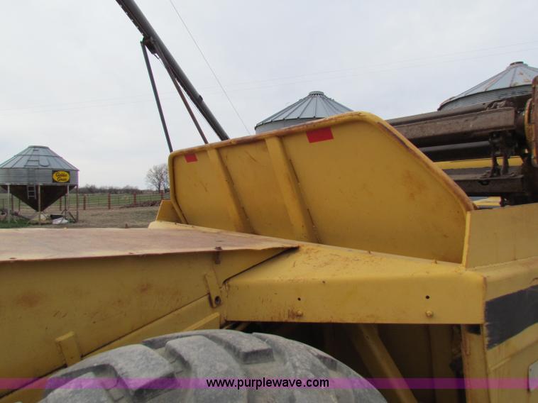 image for item B7064 John Deere 762 scraper