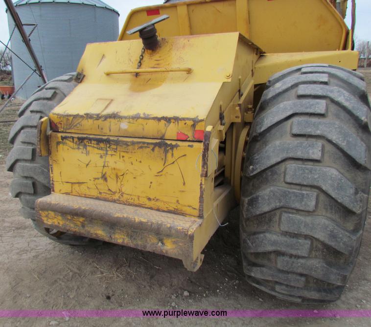 image for item B7064 John Deere 762 scraper