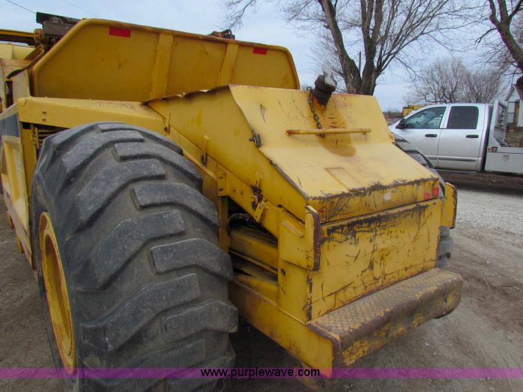 image for item B7064 John Deere 762 scraper