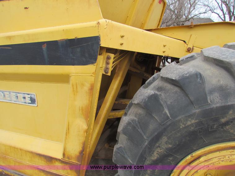 image for item B7064 John Deere 762 scraper
