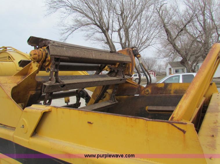 image for item B7064 John Deere 762 scraper