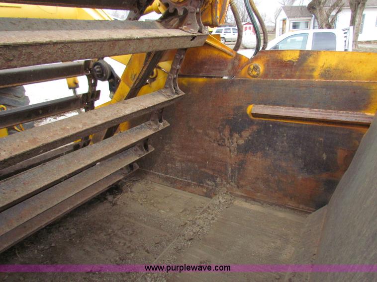 image for item B7064 John Deere 762 scraper
