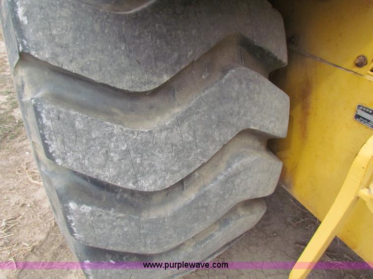 image for item B7064 John Deere 762 scraper