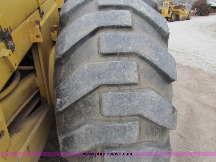 image for item B7064 John Deere 762 scraper