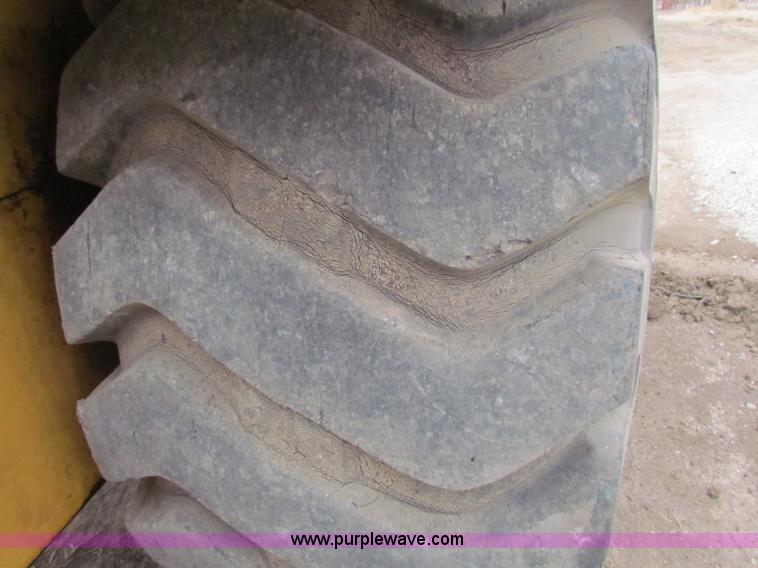 image for item B7064 John Deere 762 scraper