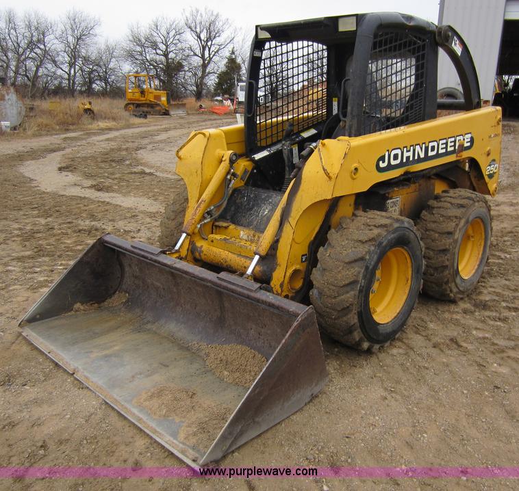 image for item C5271 1999 John Deere 250 skid steer