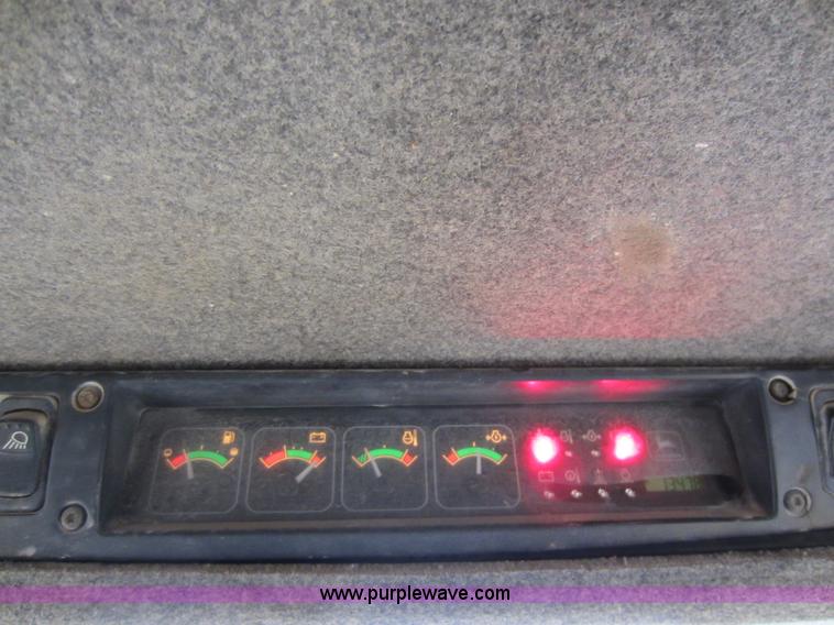 image for item C5271 1999 John Deere 250 skid steer