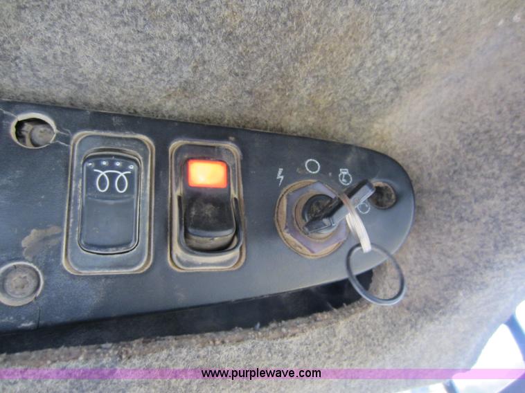 image for item C5271 1999 John Deere 250 skid steer