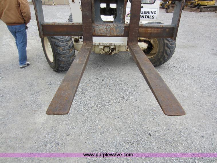 image for item C5282 1998 Terex TH528 telehandler