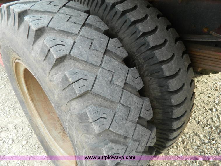 image for item D8718 1992 Chevrolet Kodiak bucket truck