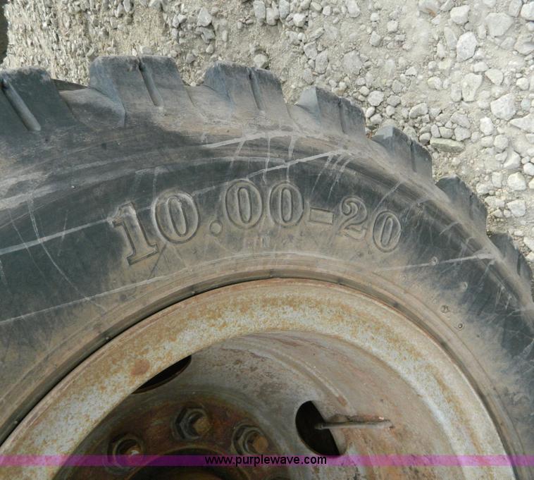 image for item D8718 1992 Chevrolet Kodiak bucket truck