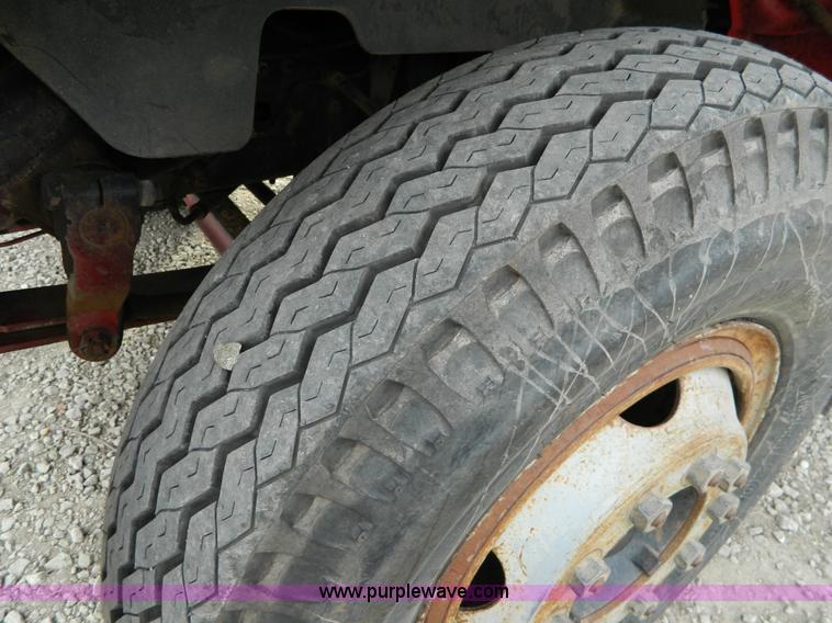 image for item D8718 1992 Chevrolet Kodiak bucket truck