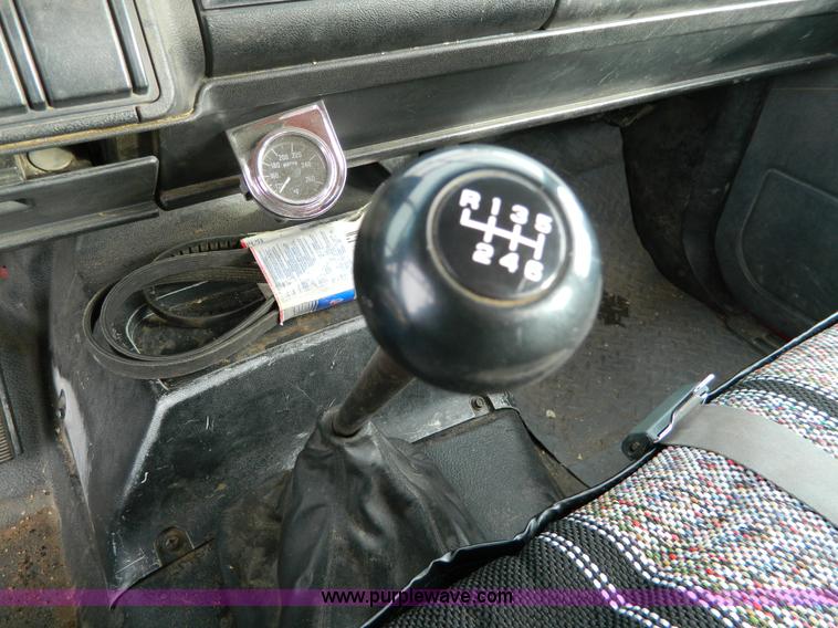 image for item D8718 1992 Chevrolet Kodiak bucket truck