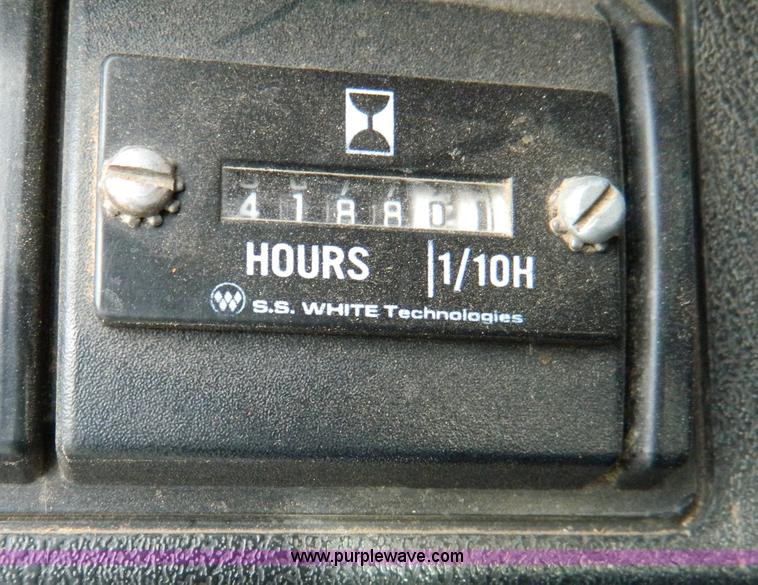 image for item D8718 1992 Chevrolet Kodiak bucket truck