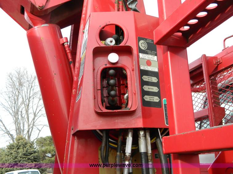 image for item D8718 1992 Chevrolet Kodiak bucket truck