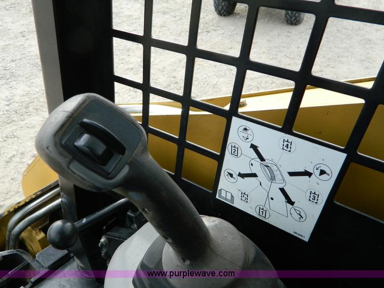 image for item D8720 2007 Caterpillar 257B skid steer