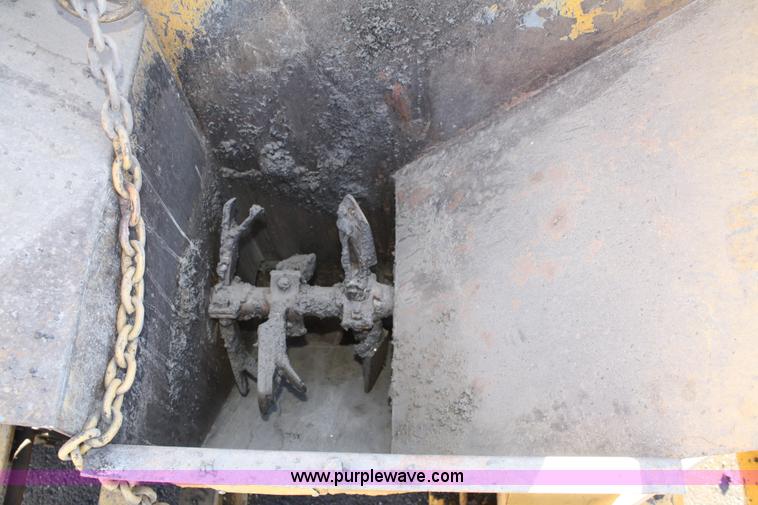 image for item H9535 Wisconsin S-14D asphalt curb machine