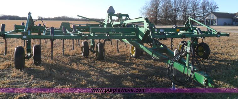 image for item A1940 John Deere 680 three section chisel